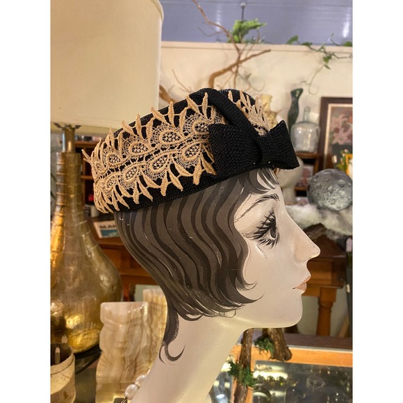 1950s pillbox hat, volk dallas, mid century fashion, 1960s hat, black straw, bow - Picture 4 of 7